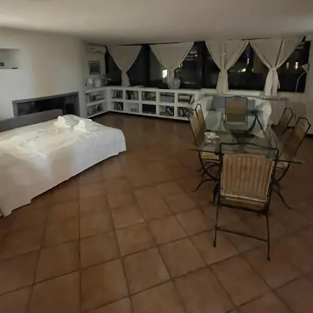 A Terrace Above Ancient Apartamento Roma