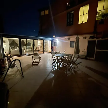 A Terrace Above Ancient Apartamento